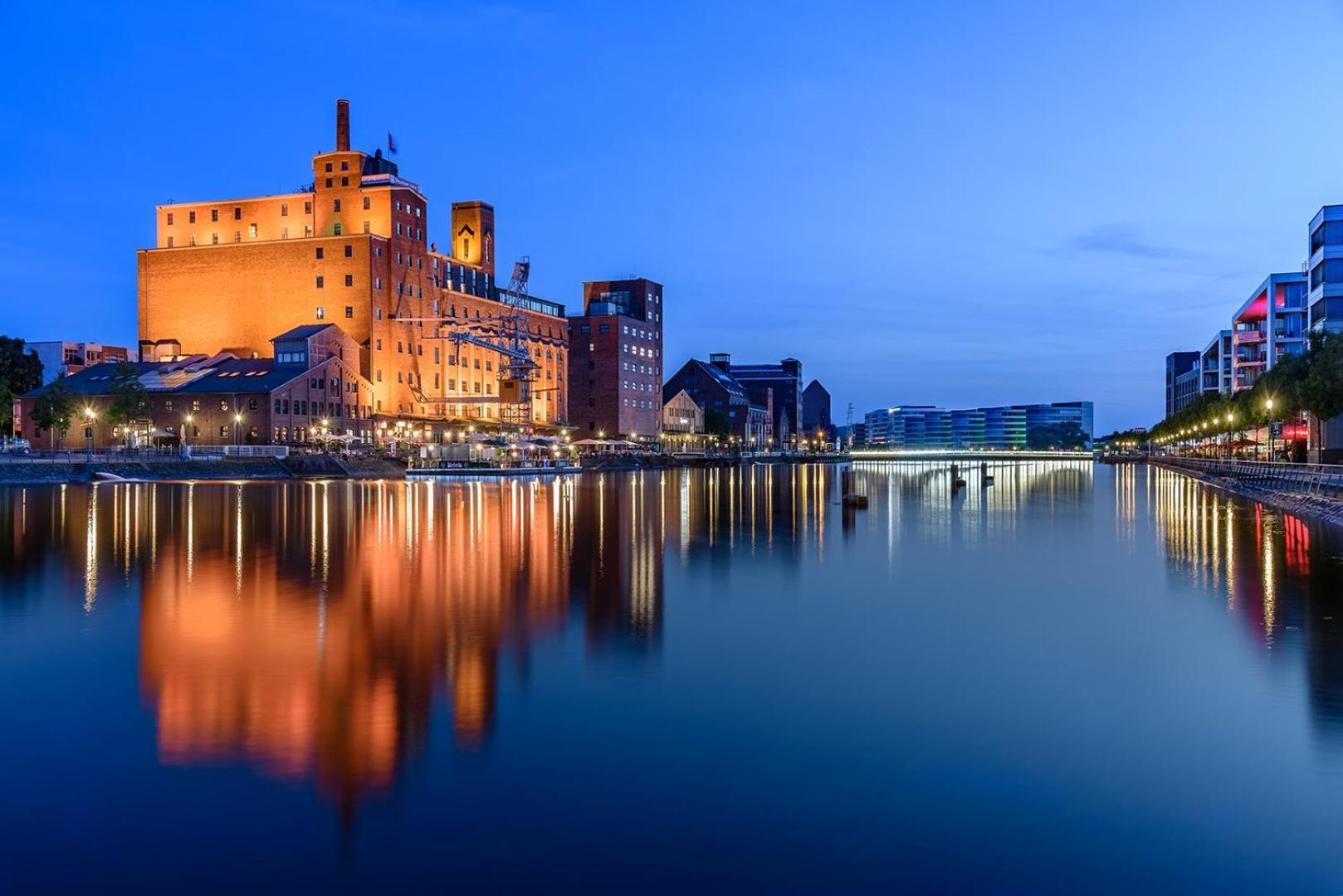2#netflix &wlan &kingsize Bett & Kaffee Maschine & & 500m Innenhafen & 2 Min U Bahn * Duisburg